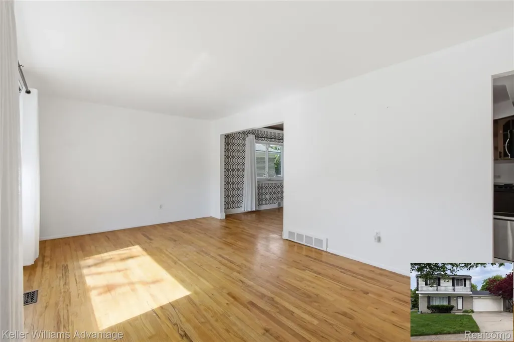 27646 Pierce Street Southfield City MI 48076