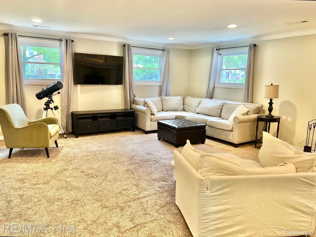 908 Marywood Drive Royal Oak City MI 48067