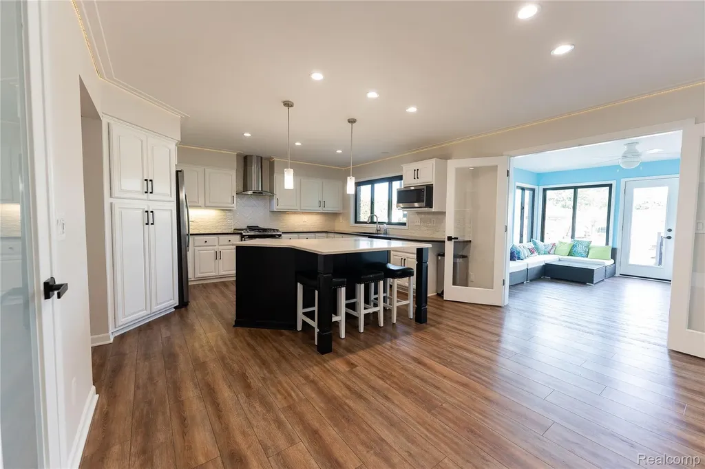49729 Nautical Drive Chesterfield Township MI 48047