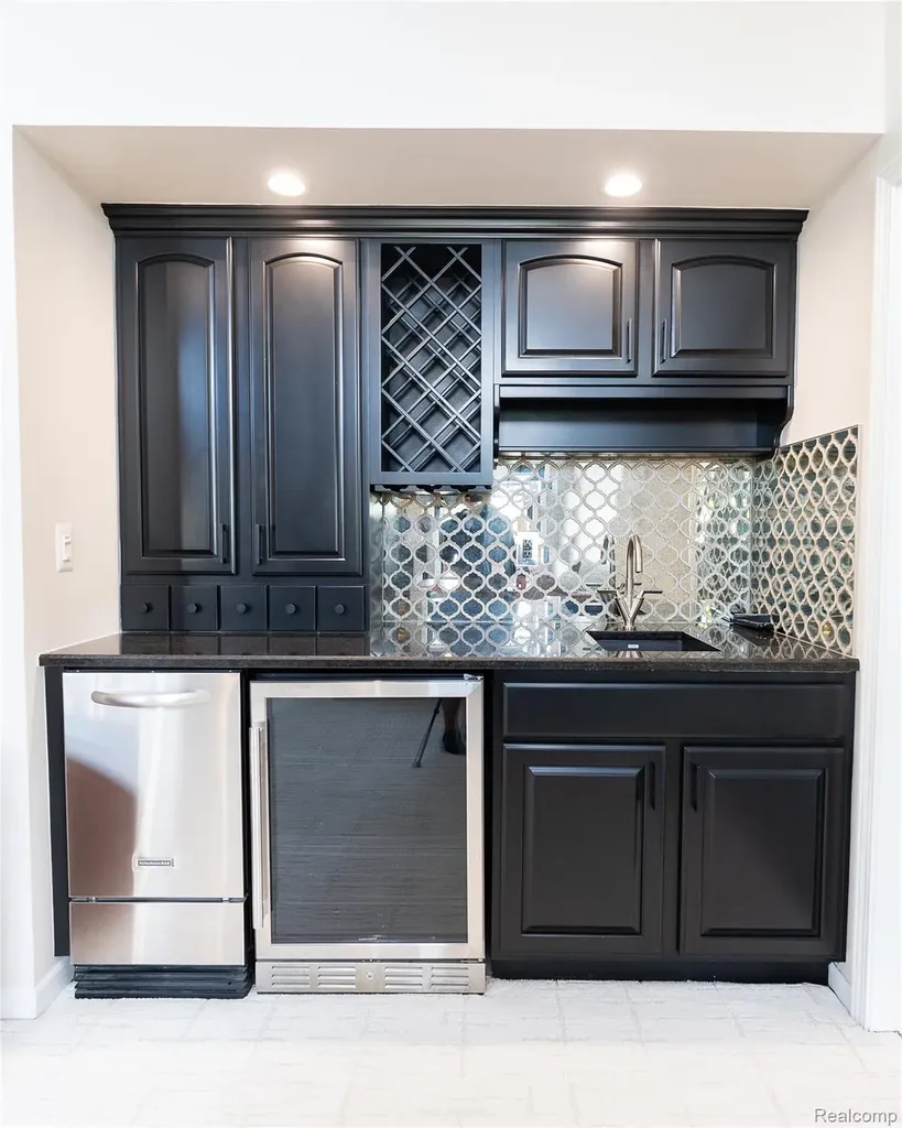 49729 Nautical Drive Chesterfield Township MI 48047