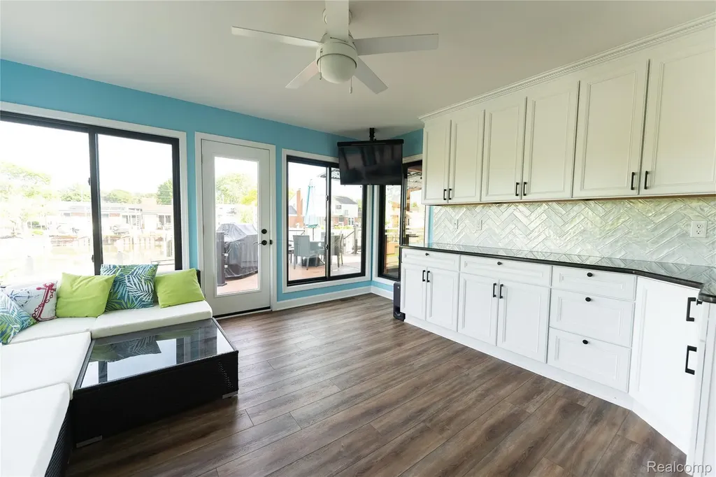 49729 Nautical Drive Chesterfield Township MI 48047