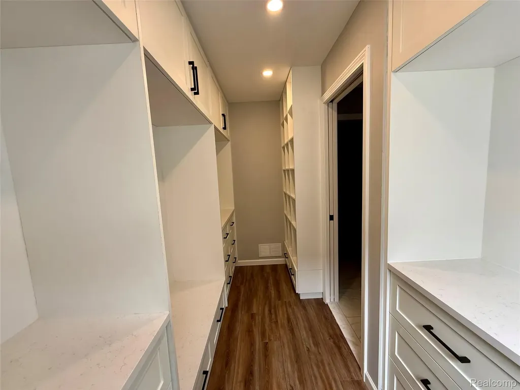 49729 Nautical Drive Chesterfield Township MI 48047