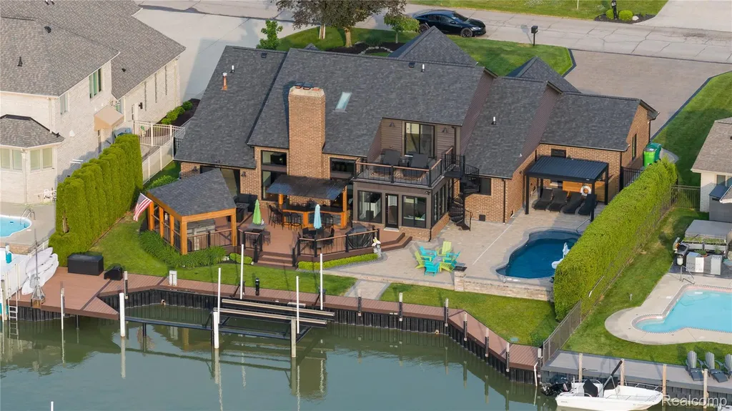49729 Nautical Drive Chesterfield Township MI 48047