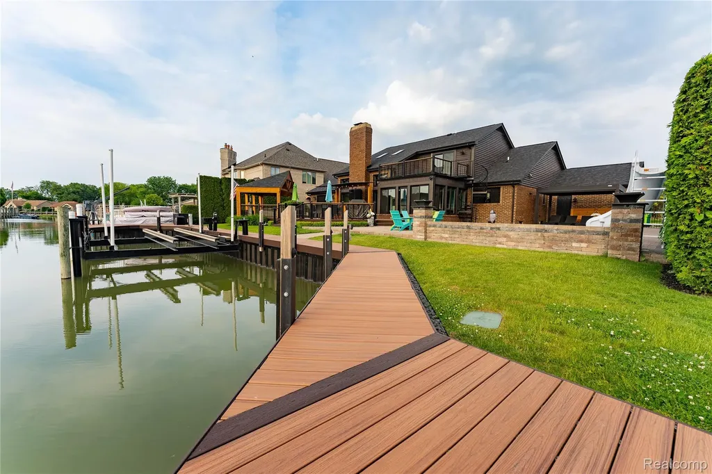 49729 Nautical Drive Chesterfield Township MI 48047