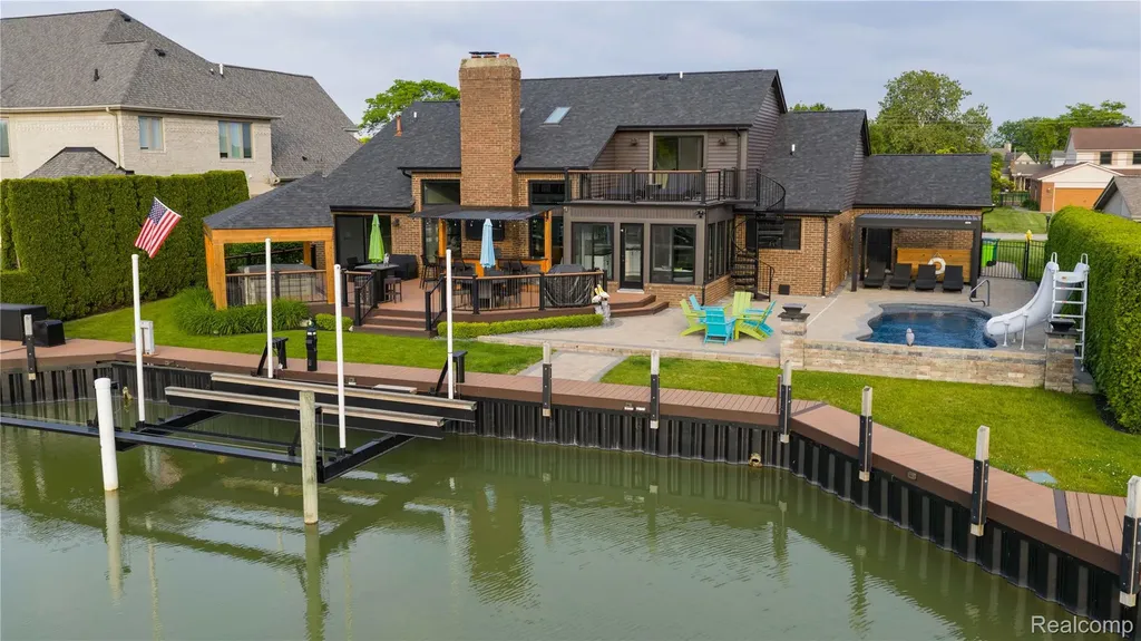 49729 Nautical Drive Chesterfield Township MI 48047