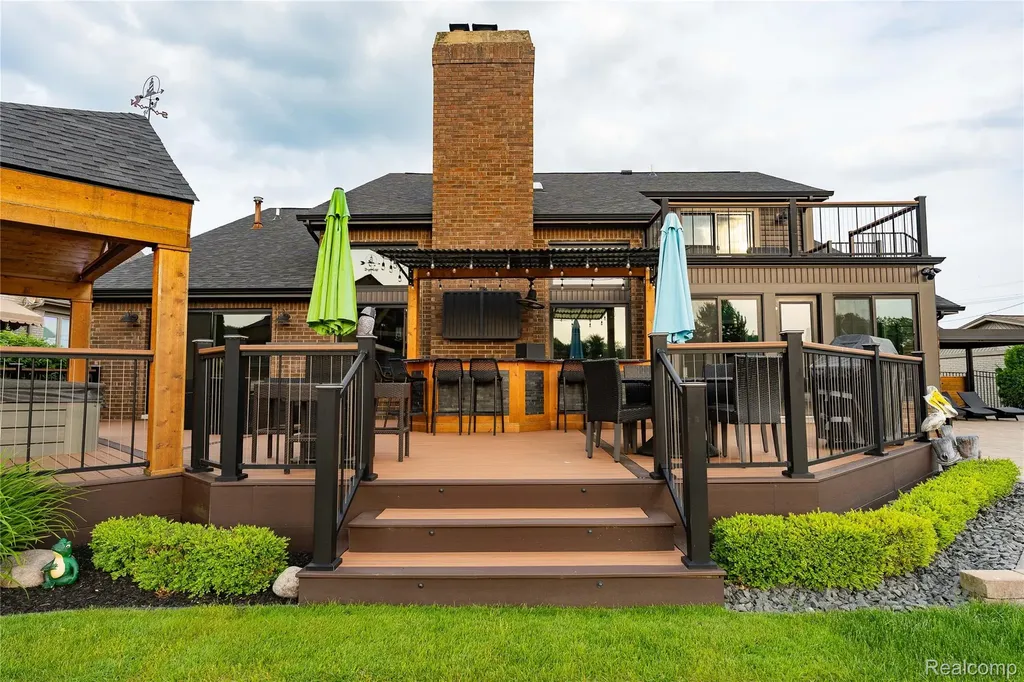 49729 Nautical Drive Chesterfield Township MI 48047