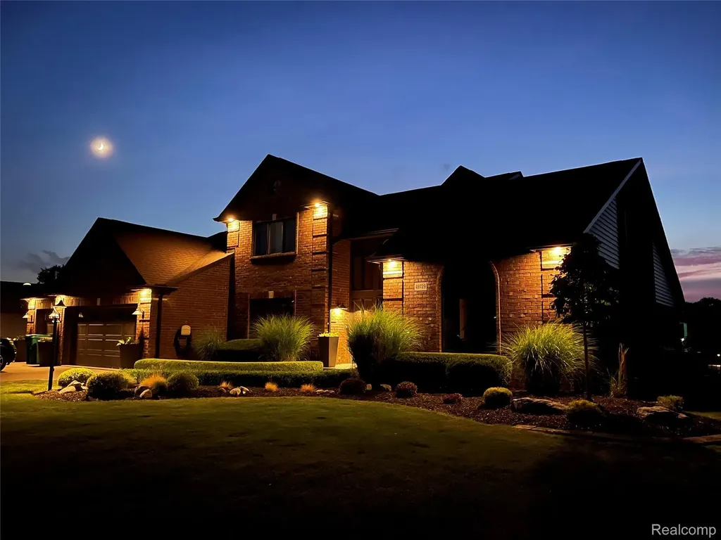 49729 Nautical Drive Chesterfield Township MI 48047