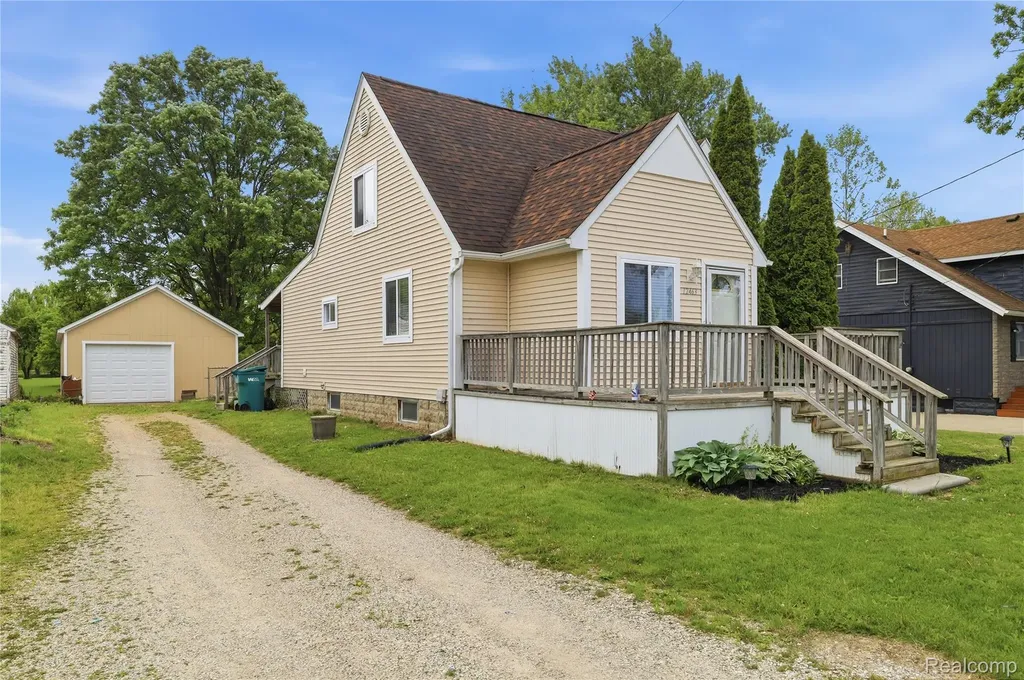 12463 W Lennon Road Clayton Charter Township MI 48449