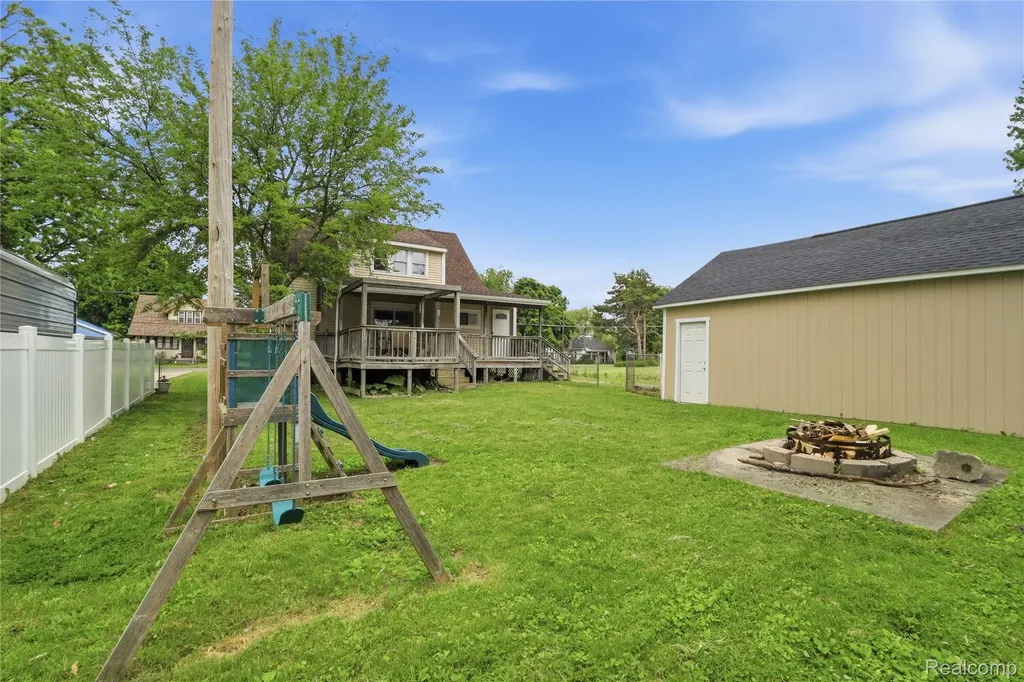 12463 W Lennon Road Clayton Charter Township MI 48449
