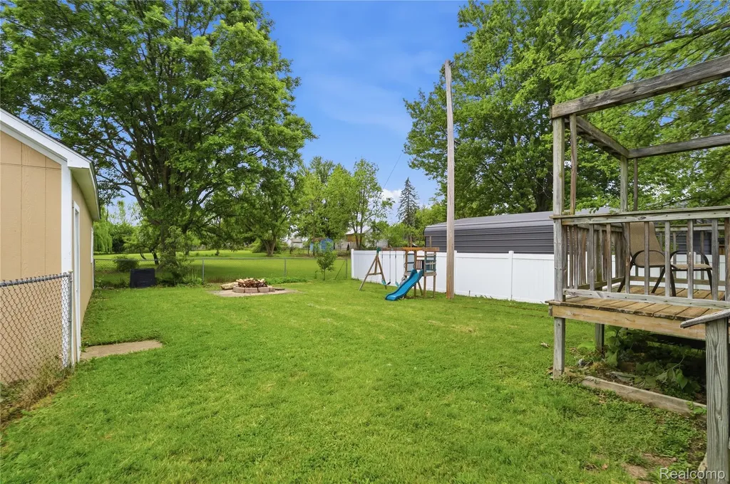 12463 W Lennon Road Clayton Charter Township MI 48449