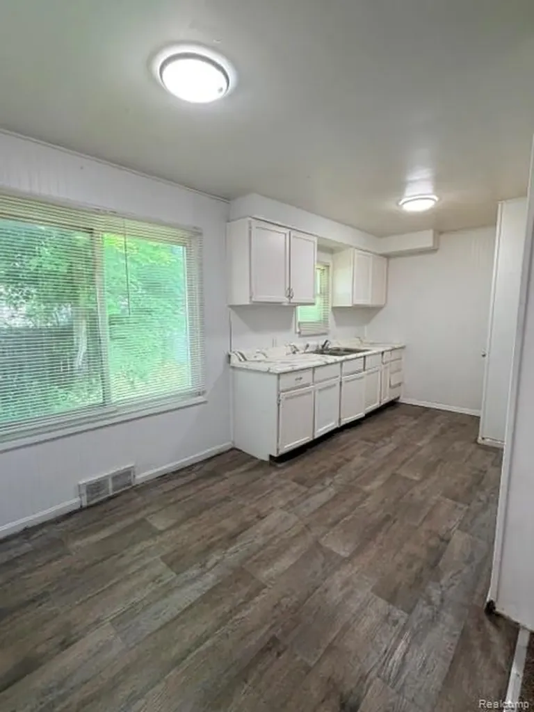 4701 Birchcrest Drive Flint City MI 48504