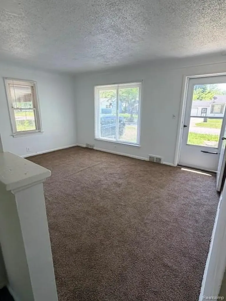 4701 Birchcrest Drive Flint City MI 48504