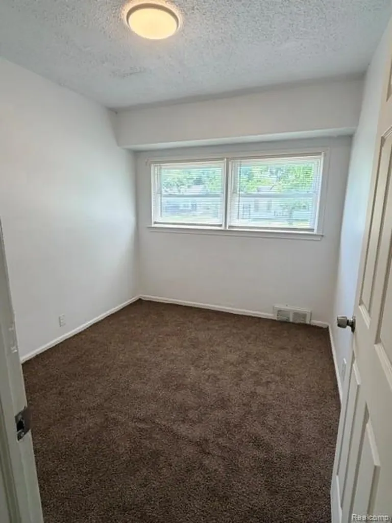 4701 Birchcrest Drive Flint City MI 48504