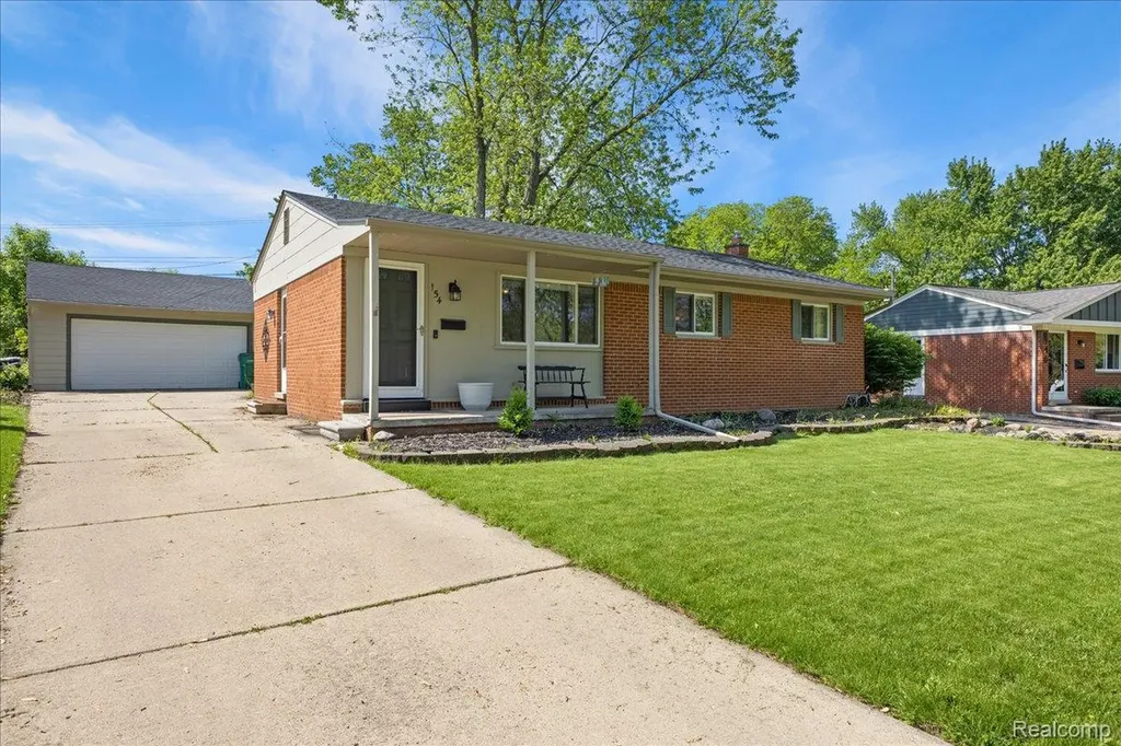 154 Nichols Drive Saline City MI 48176