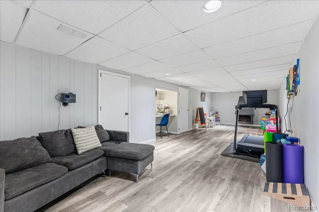 154 Nichols Drive Saline City MI 48176