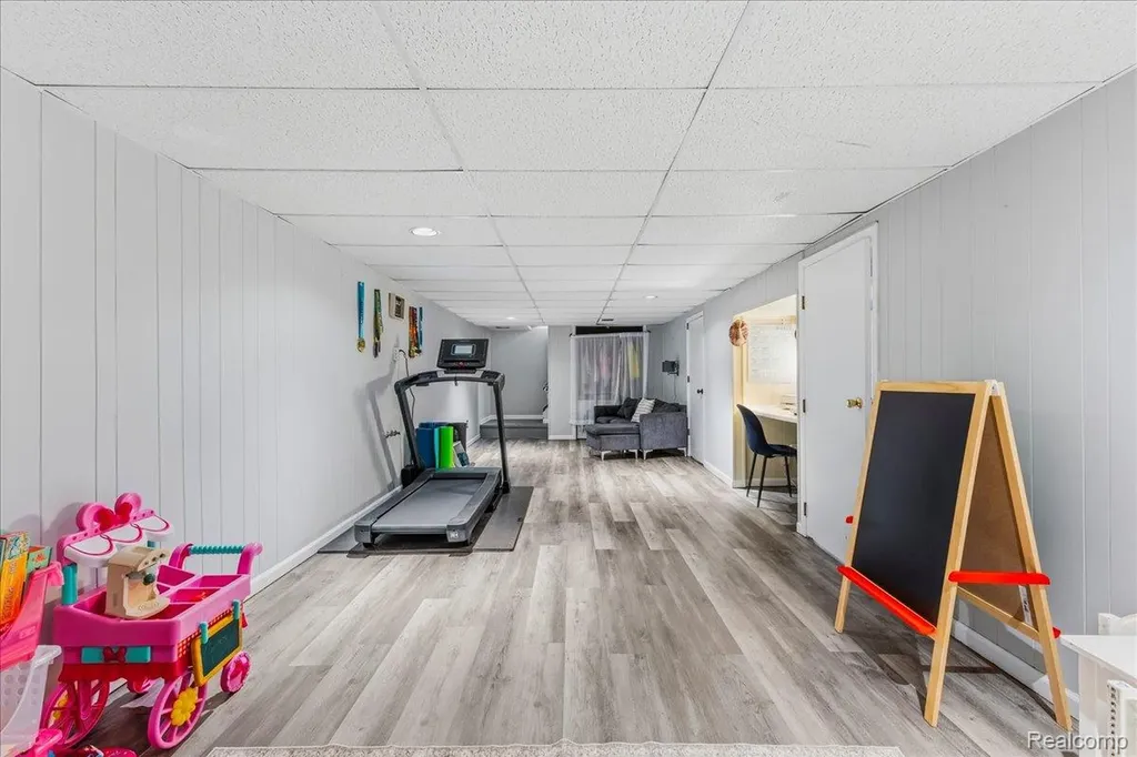 154 Nichols Drive Saline City MI 48176