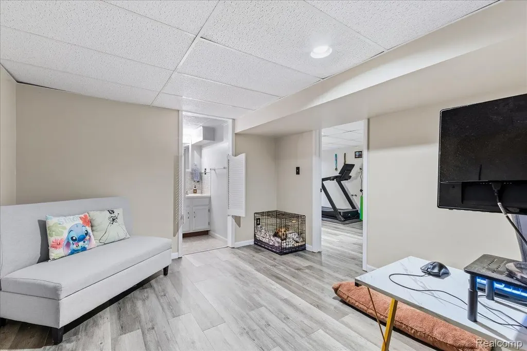 154 Nichols Drive Saline City MI 48176