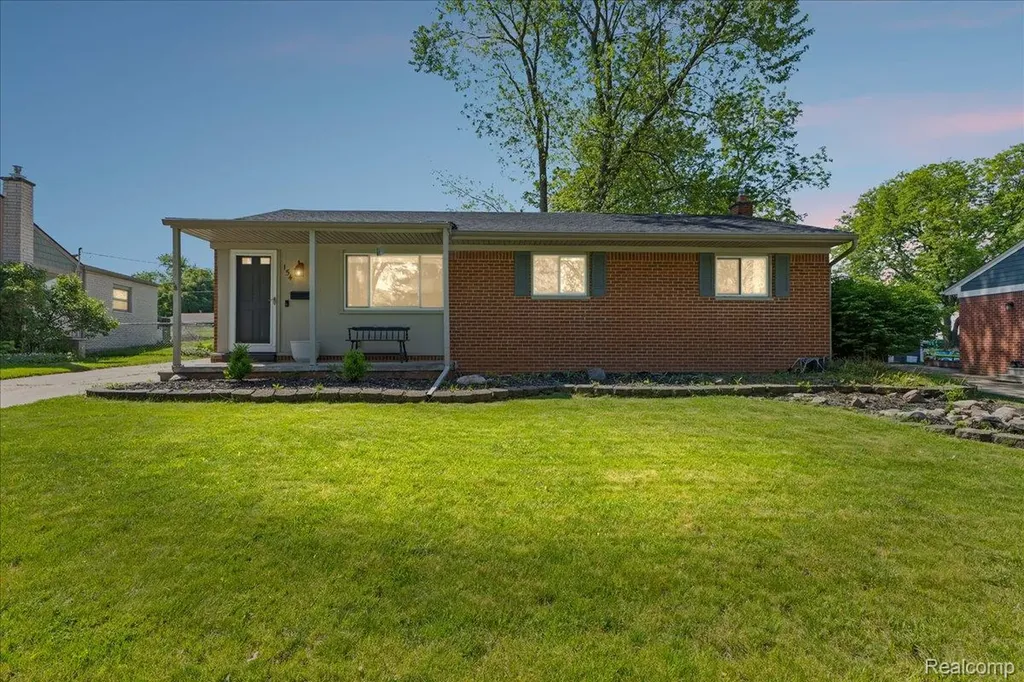 154 Nichols Drive Saline City MI 48176