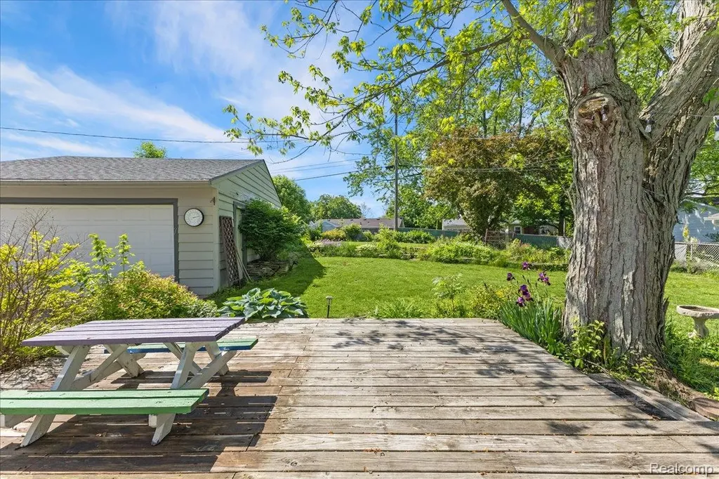 154 Nichols Drive Saline City MI 48176
