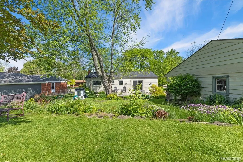 154 Nichols Drive Saline City MI 48176