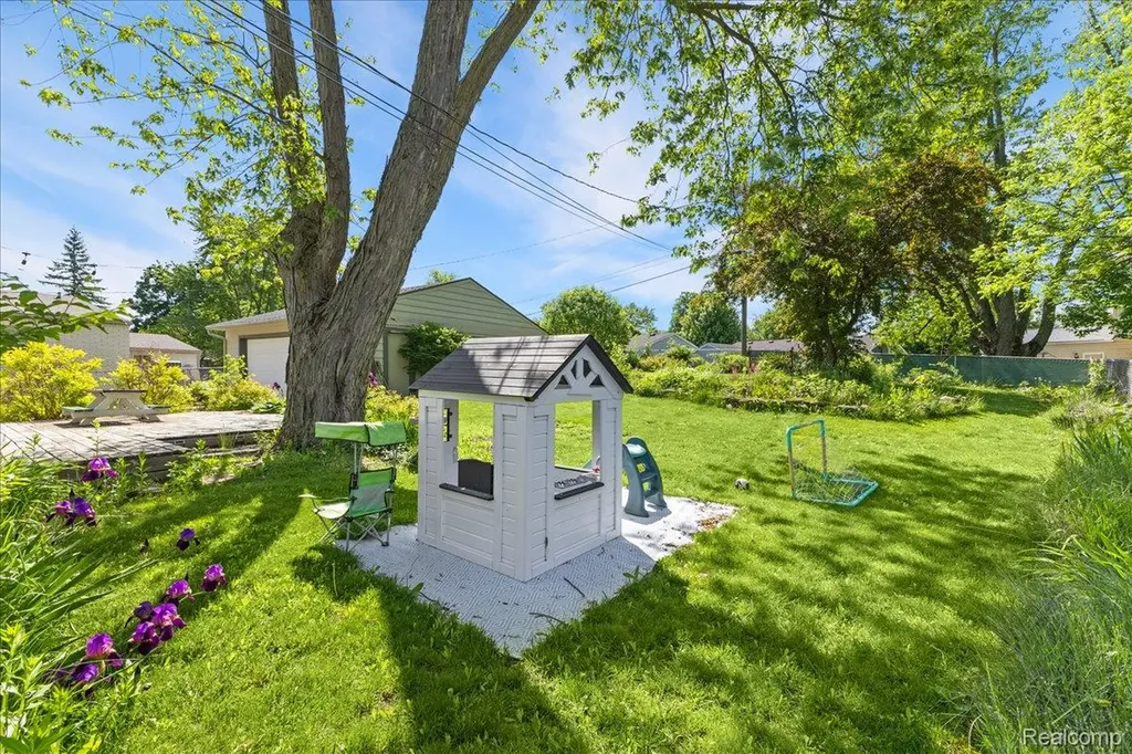 154 Nichols Drive Saline City MI 48176