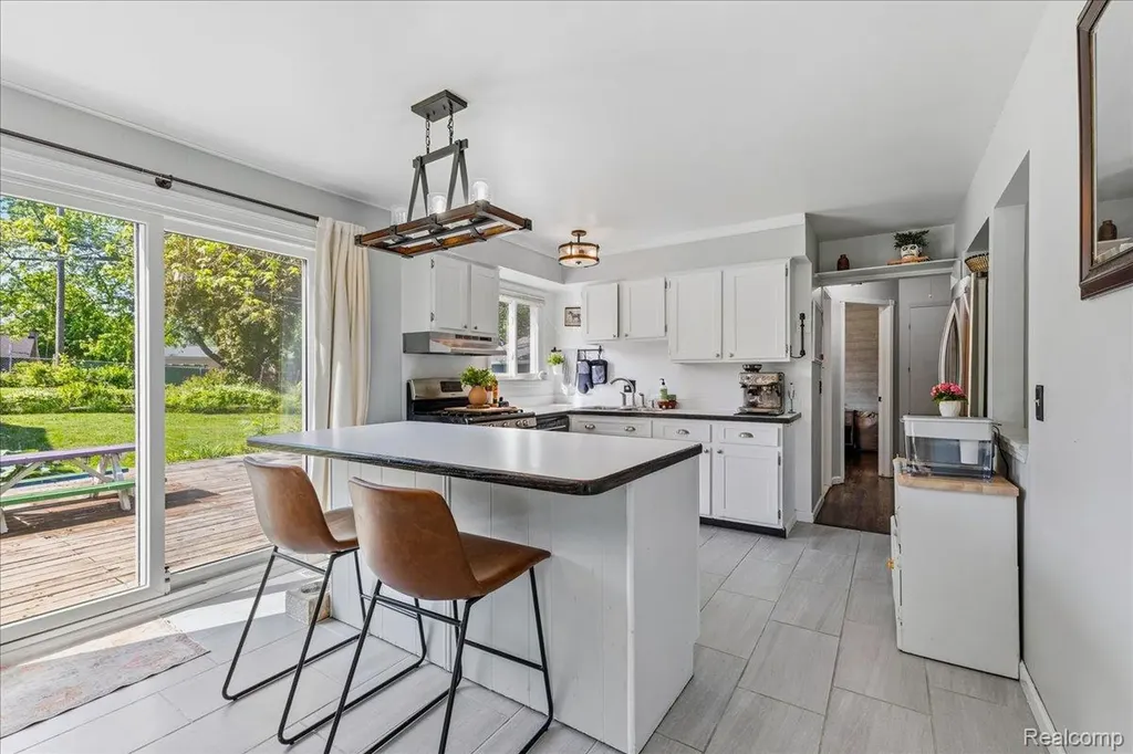154 Nichols Drive Saline City MI 48176