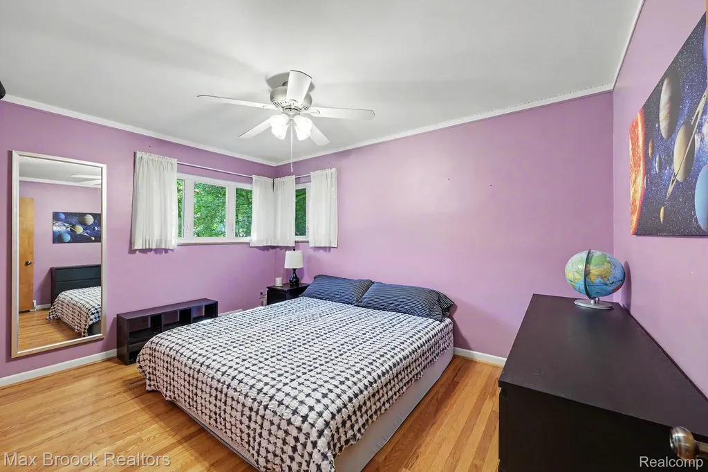 30615 Longcrest Street Southfield City MI 48076