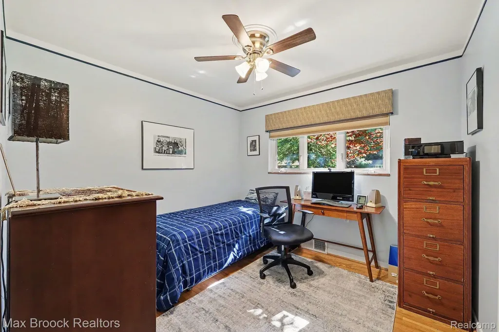 30615 Longcrest Street Southfield City MI 48076