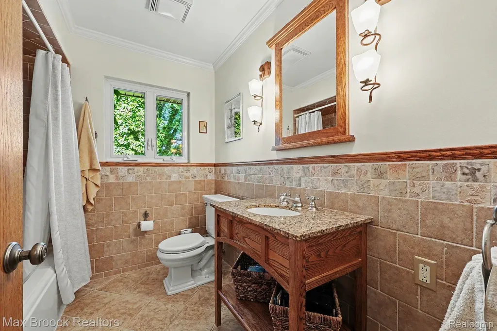 30615 Longcrest Street Southfield City MI 48076