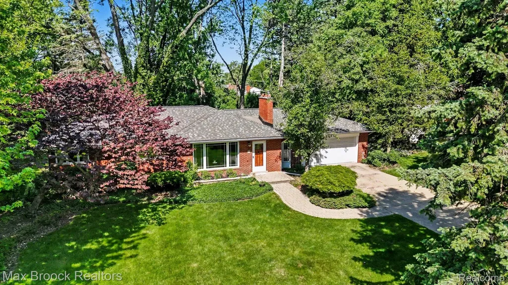30615 Longcrest Street Southfield City MI 48076