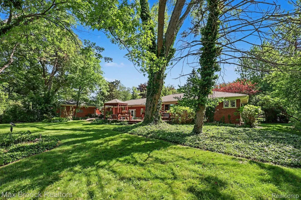 30615 Longcrest Street Southfield City MI 48076