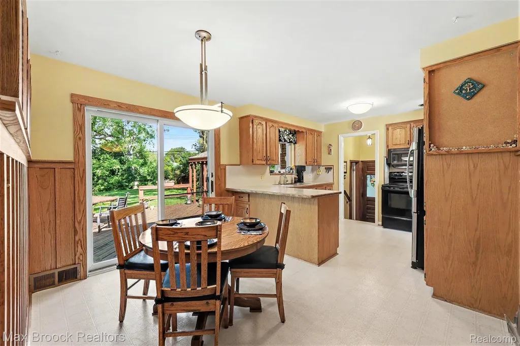 30615 Longcrest Street Southfield City MI 48076