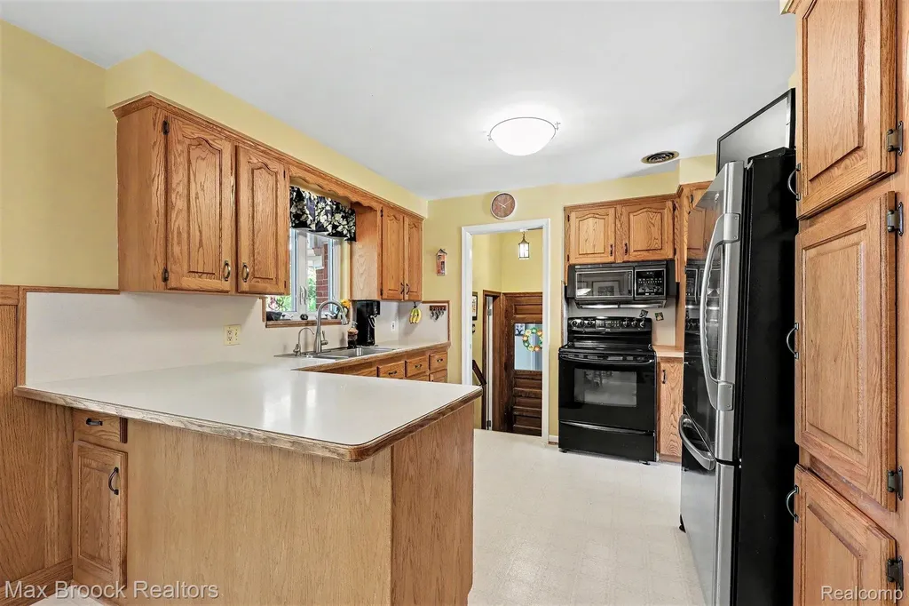 30615 Longcrest Street Southfield City MI 48076