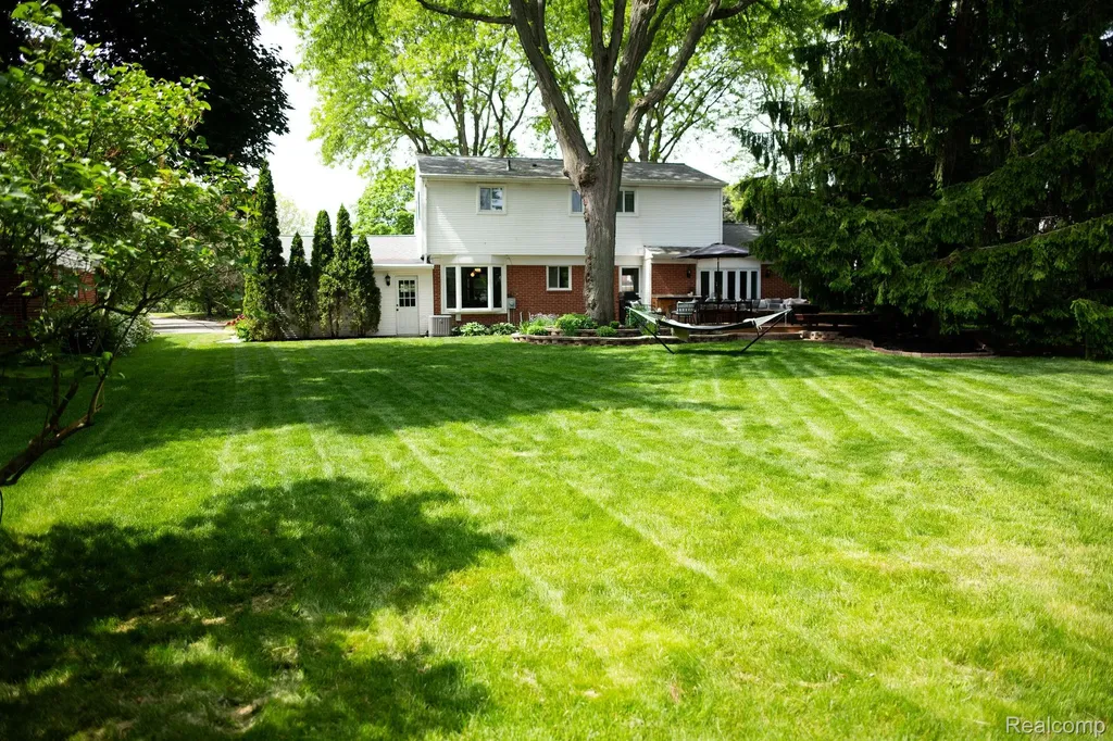14922 Robinwood Drive Plymouth Charter Township MI 48170