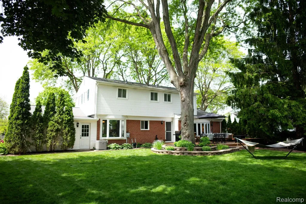 14922 Robinwood Drive Plymouth Charter Township MI 48170