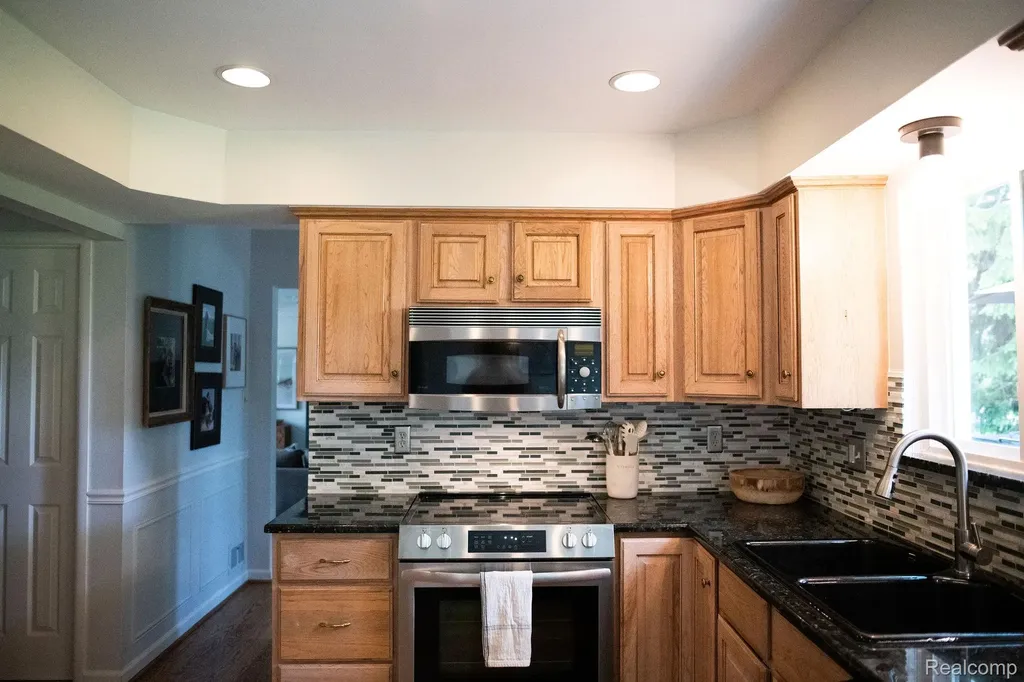 14922 Robinwood Drive Plymouth Charter Township MI 48170