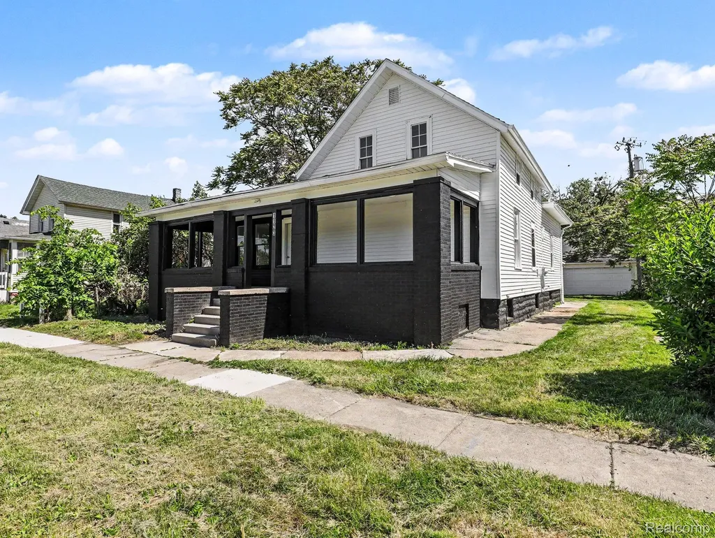 1123 E 1st Street Monroe City MI 48161