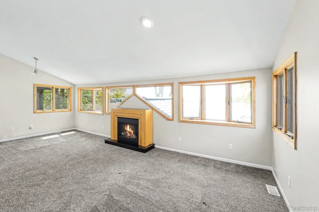 3506 Union Lake Road Commerce Charter Township MI 48382