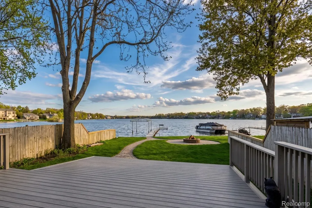 3506 Union Lake Road Commerce Charter Township MI 48382