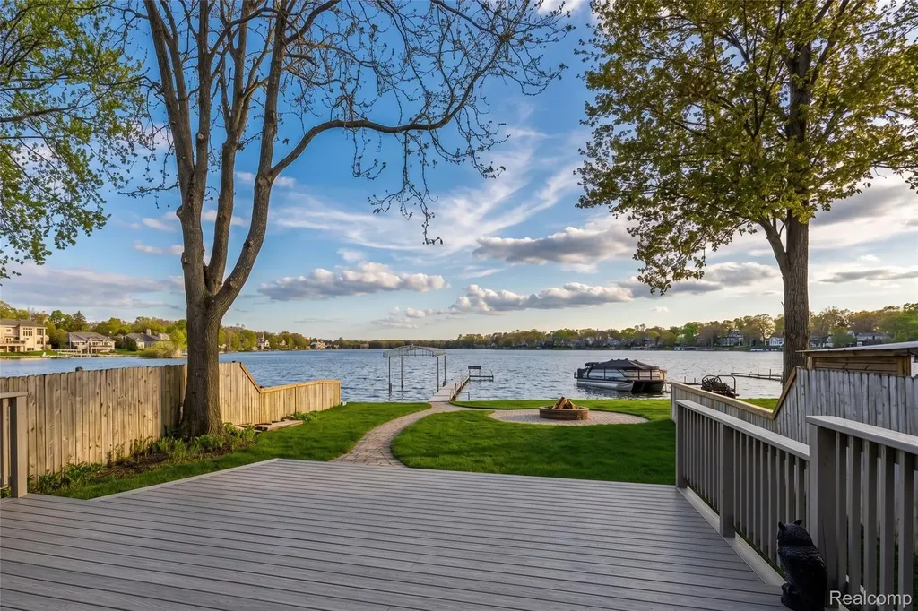 3506 Union Lake Road Commerce Charter Township MI 48382