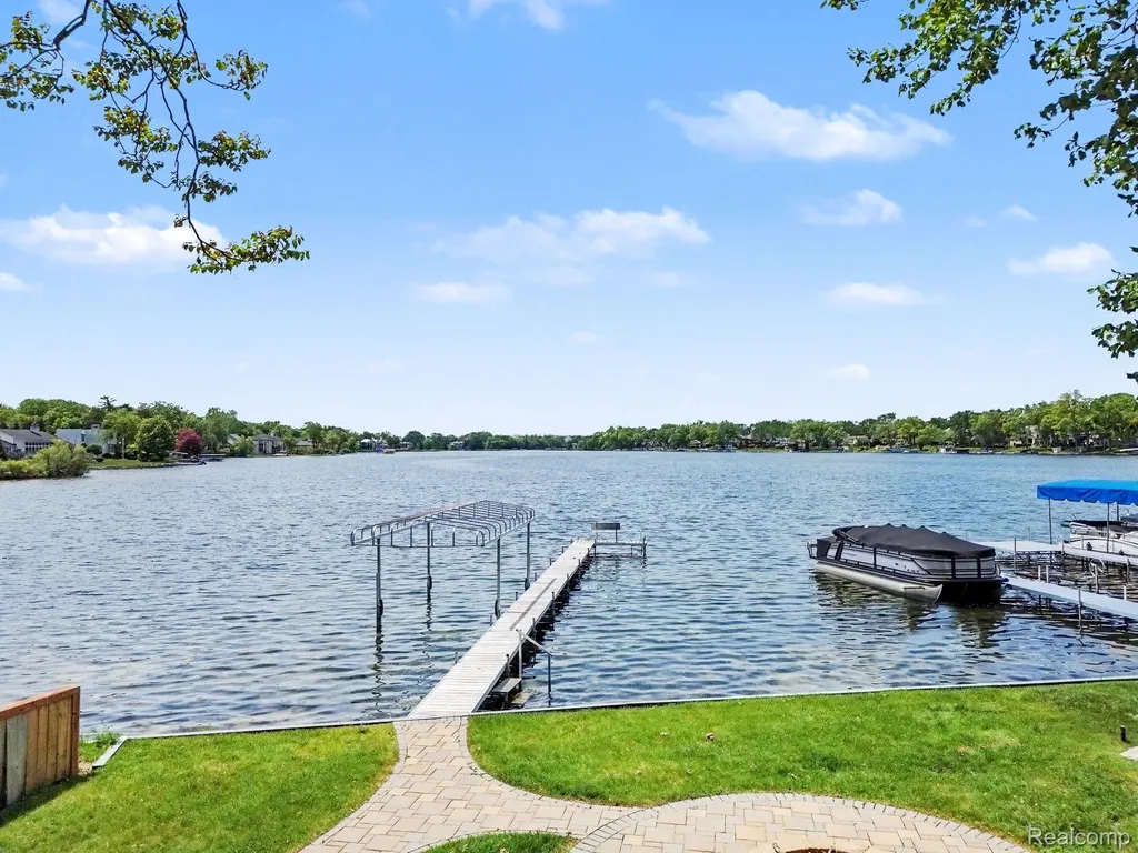 3506 Union Lake Road Commerce Charter Township MI 48382