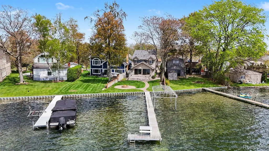 3506 Union Lake Road Commerce Charter Township MI 48382