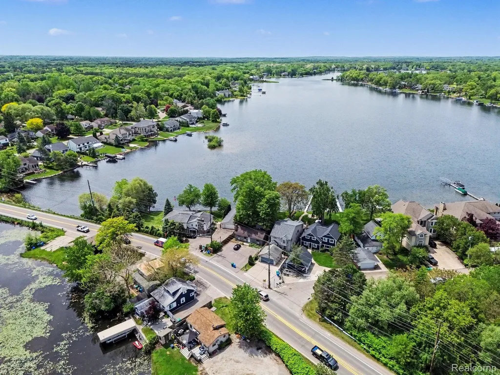 3506 Union Lake Road Commerce Charter Township MI 48382