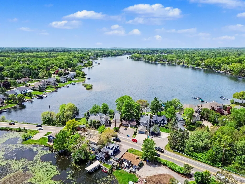 3506 Union Lake Road Commerce Charter Township MI 48382
