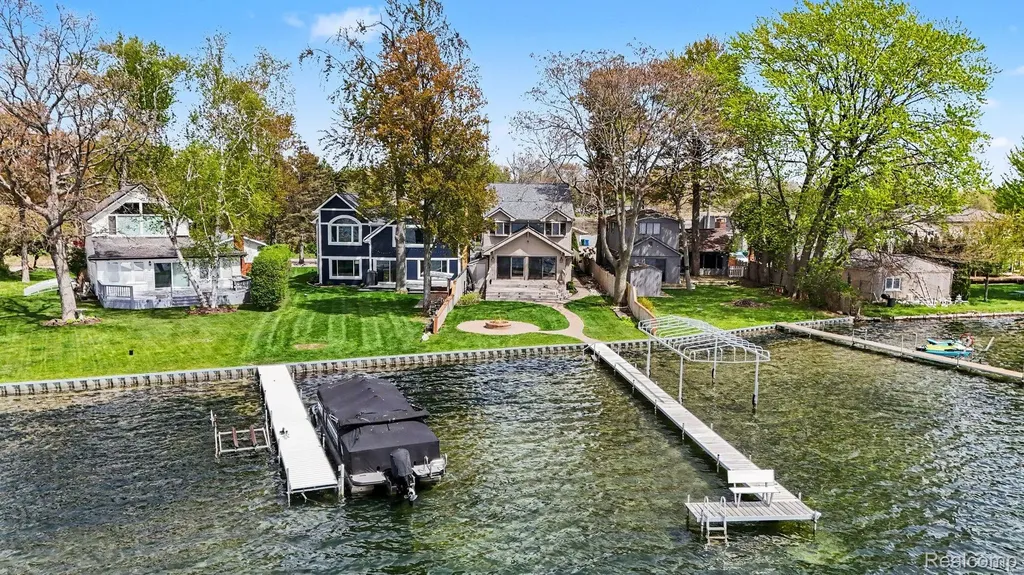 3506 Union Lake Road Commerce Charter Township MI 48382