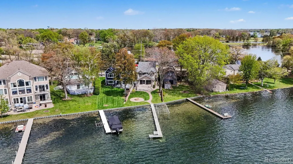 3506 Union Lake Road Commerce Charter Township MI 48382