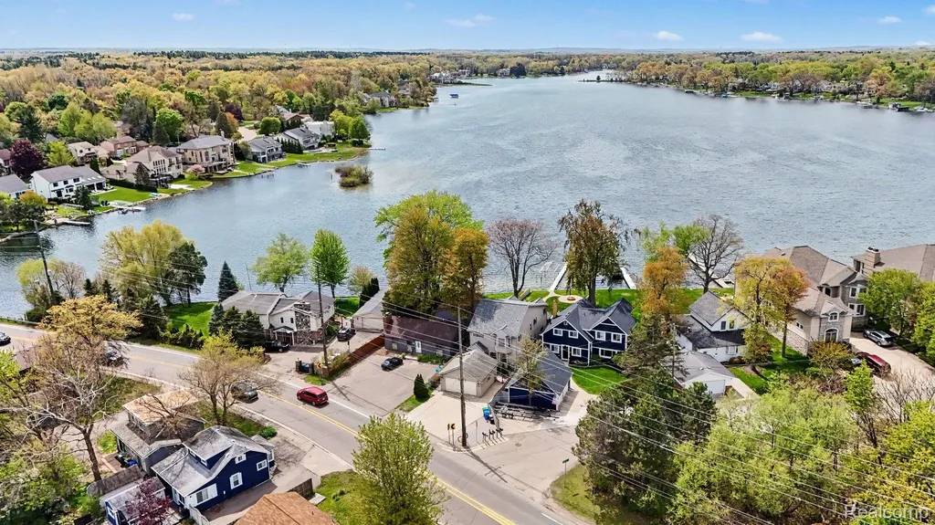 3506 Union Lake Road Commerce Charter Township MI 48382