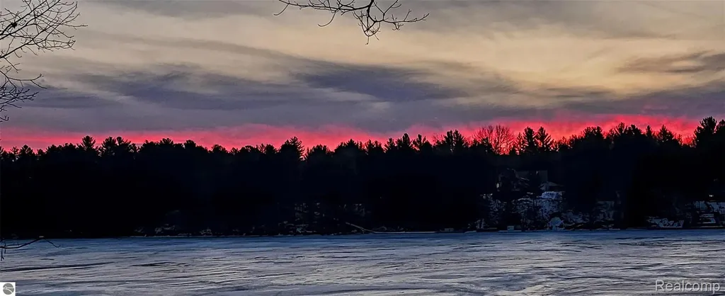 8768 Sunset Trail NE Blue Lake Township MI 49659