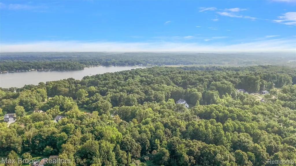 11894 Scenic Valley Springfield Charter Township MI 48350