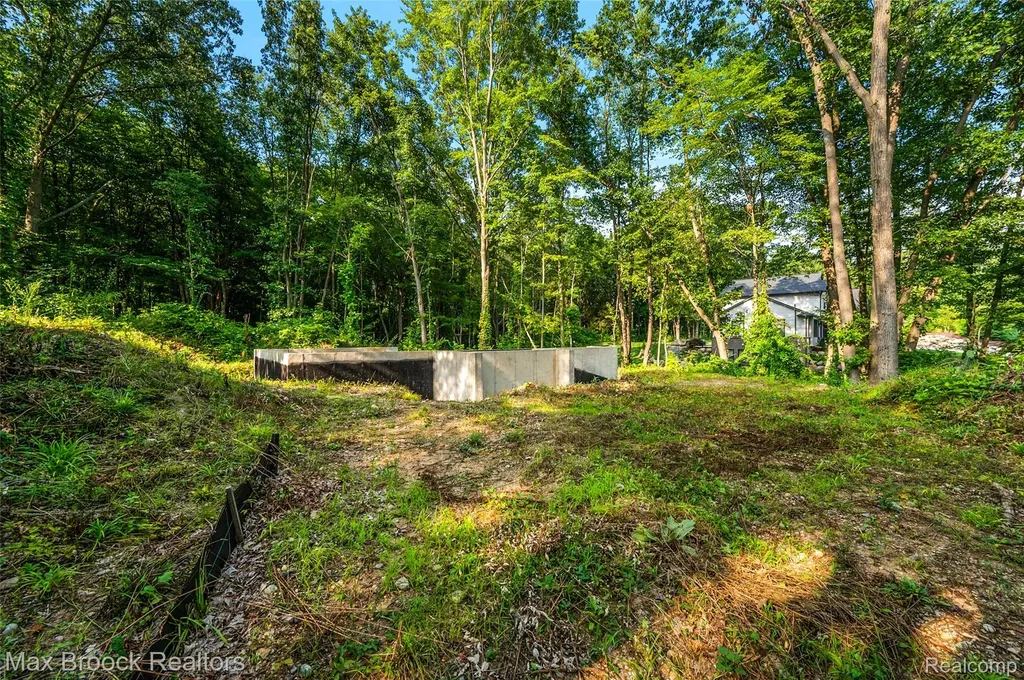 11894 Scenic Valley Springfield Charter Township MI 48350